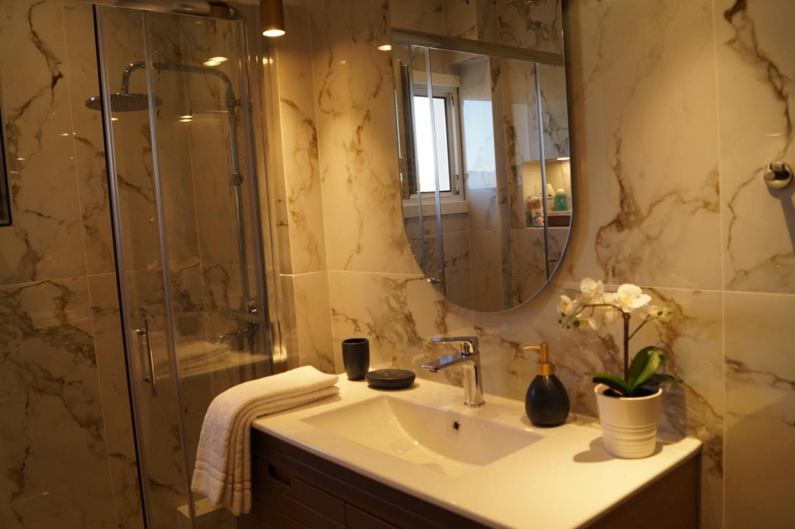 Daphne Luxury Apartment 카스토리아 외부 사진